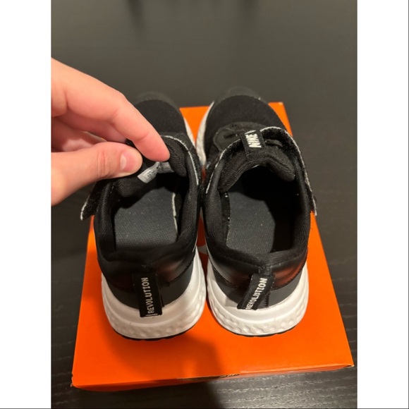 Little Boys Nike Revolution 5 Sneakers - Picture 5 of 7
